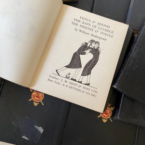 Shakespeare encuadernado en cuero negro: Edición New Temple, 1934-1949