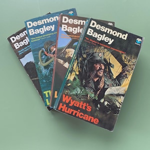 4 Desmond Bagley - Década de 1970 - Libro Fontana a juego - Novela de suspense - Gran regalo para el Día del Padre - Obra de arte vintage reciclada - Libros para papá