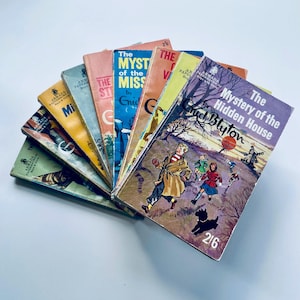 Vintage Enid Blyton Children&#39;s Mystery Books - Early Armada Paperbacks