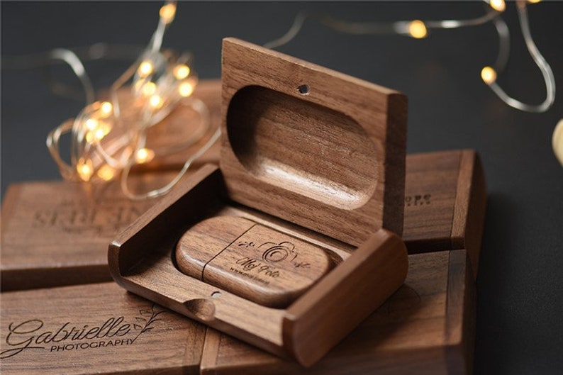 USB-Stick mit Gravur 32 / 64 GB Geschenkbox Holz Eheringe Hochzeit Wunschtext Liebe personalisiert Bild 3