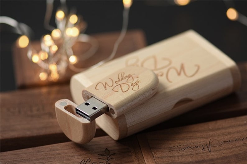 USB-Stick mit Gravur 32 / 64 GB Geschenkbox Holz Eheringe Hochzeit Wunschtext Liebe personalisiert Bild 5