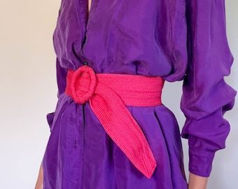 80s vintage woven pink waist belt / woven raffia-look / adjustable / slightly elastic / 2.5" wide / 33.5" from buckle to end / hot pink belt