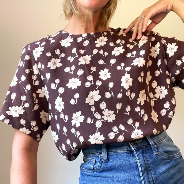 Vintage 100% Silk Floral Blouse / Boxy Silk Top / Short Sleeve / Scoop Neckline / Crepe Silk / Brown Beige / Semi-Sheer / Size Medium