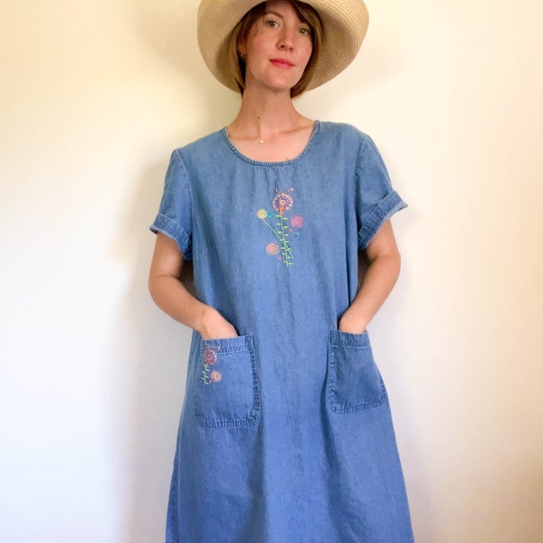 vintage denim tunic sun dress / Blair / embroidered florals / giant pockets / cotton / garden dress / house dress / short sleeve / size L