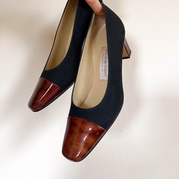 90s vintage ETIENNE AIGNER pumps with block heels / two-tone black linen with tortoise patent leather / squared toe / 2.5" heel / size 7M