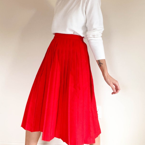 Vintage Bright Red Accordion Pleat Skirt / Vintage Midi Skirt / High Waisted / Polyester / Pleated A-Line Skirt / Christmas Outfit / Size S