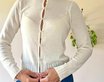 Gilet minimaliste à œillets style années 2000 / Col rond / Boutonnage discret / Blanc naturel / Taille S