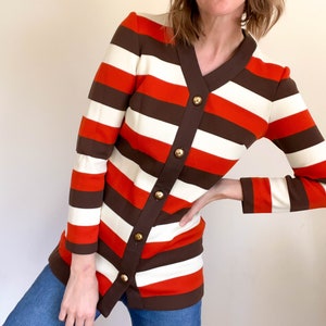 60s/70s chunky stripe knit longline blouse / fitted mod style / chunky brass buttons / polyester knit / brown cream orange / xs-small image 6