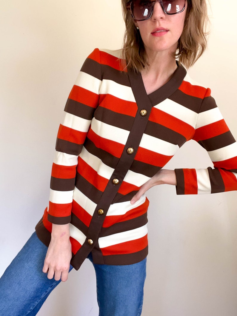 60s/70s chunky stripe knit longline blouse / fitted mod style / chunky brass buttons / polyester knit / brown cream orange / xs-small image 6
