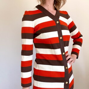 60s/70s chunky stripe knit longline blouse / fitted mod style / chunky brass buttons / polyester knit / brown cream orange / xs-small image 7