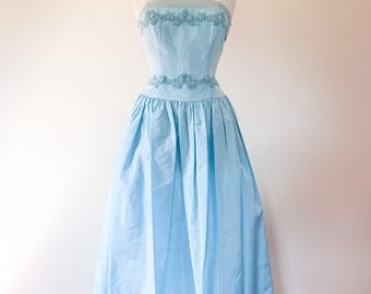 Robe bustier vintage en taffetas bleu irisé sans bretelles / Cachet / Robe Cendrillon en perles / Coupe princesse / Taille 10