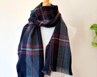 Echarpe d'hiver à carreaux foncés vintage / Noir rouge crème / Franges / Laine douce