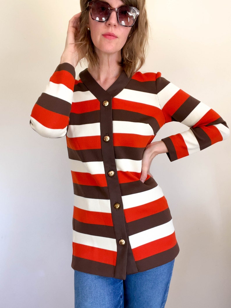 60s/70s chunky stripe knit longline blouse / fitted mod style / chunky brass buttons / polyester knit / brown cream orange / xs-small image 5