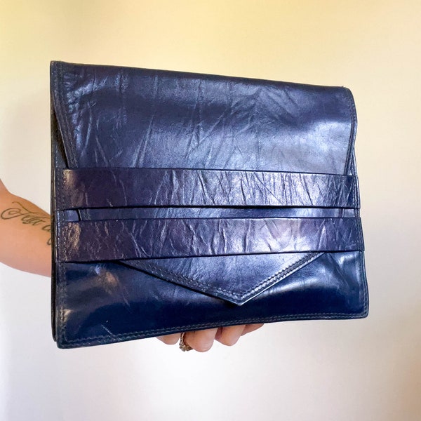 60s vintage navy leather envelope clutch / Bloomingdales / double strap closure / minimal and classic / made in Italy / navy handbag