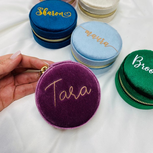 Personalized Round Velvet Jewelry Box, Bridesmaid Gift, Bride Gift, Jewelry Box, Travel Case, Bride, Travel Jewelry Box, Jewelry Case,