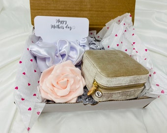 Mom Gift  Personalized, Gift Boxes for Mothers Day, Custom Gifts for Mom, Happy Birthday Gift Box For Her, Gift Set For Women, Gift For Mom