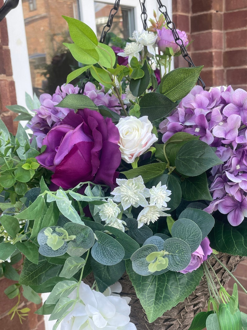 Purple roses, hydrangeas and peony hanging basket, artificial hanging basket, with roses, hydrangeas and peonies, wisteria, Ruscus afbeelding 5