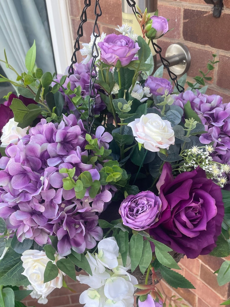 Purple roses, hydrangeas and peony hanging basket, artificial hanging basket, with roses, hydrangeas and peonies, wisteria, Ruscus afbeelding 3