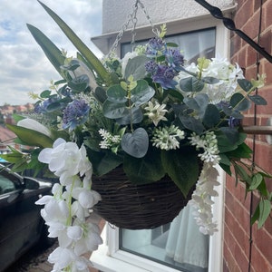 Hanging basket, artificial hanging basket, with tulips, astrantia, berries, lavender, eucalyptus, eucalyptus wreath, spring hanging basket,