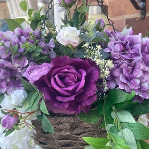 Purple roses, hydrangeas and peony hanging basket, artificial hanging basket, with roses, hydrangeas and peonies, wisteria, Ruscus afbeelding 2