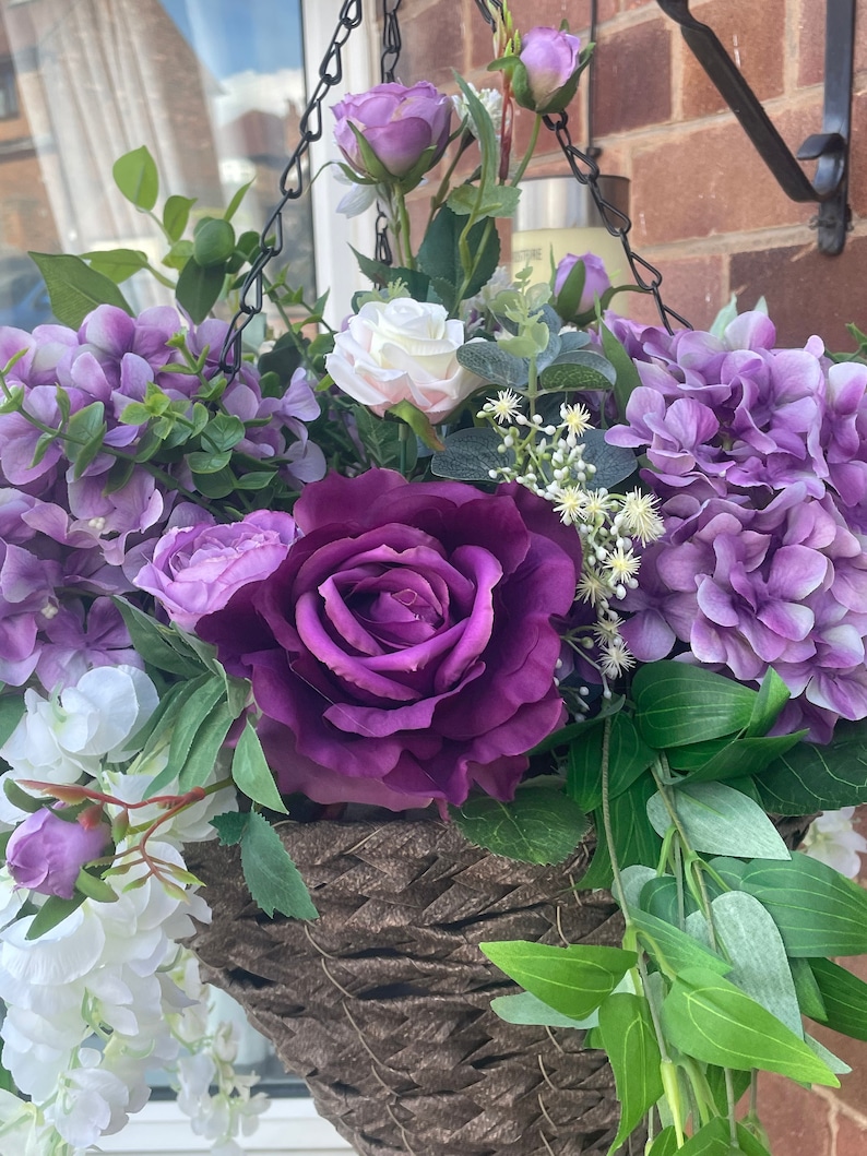 Purple roses, hydrangeas and peony hanging basket, artificial hanging basket, with roses, hydrangeas and peonies, wisteria, Ruscus afbeelding 2