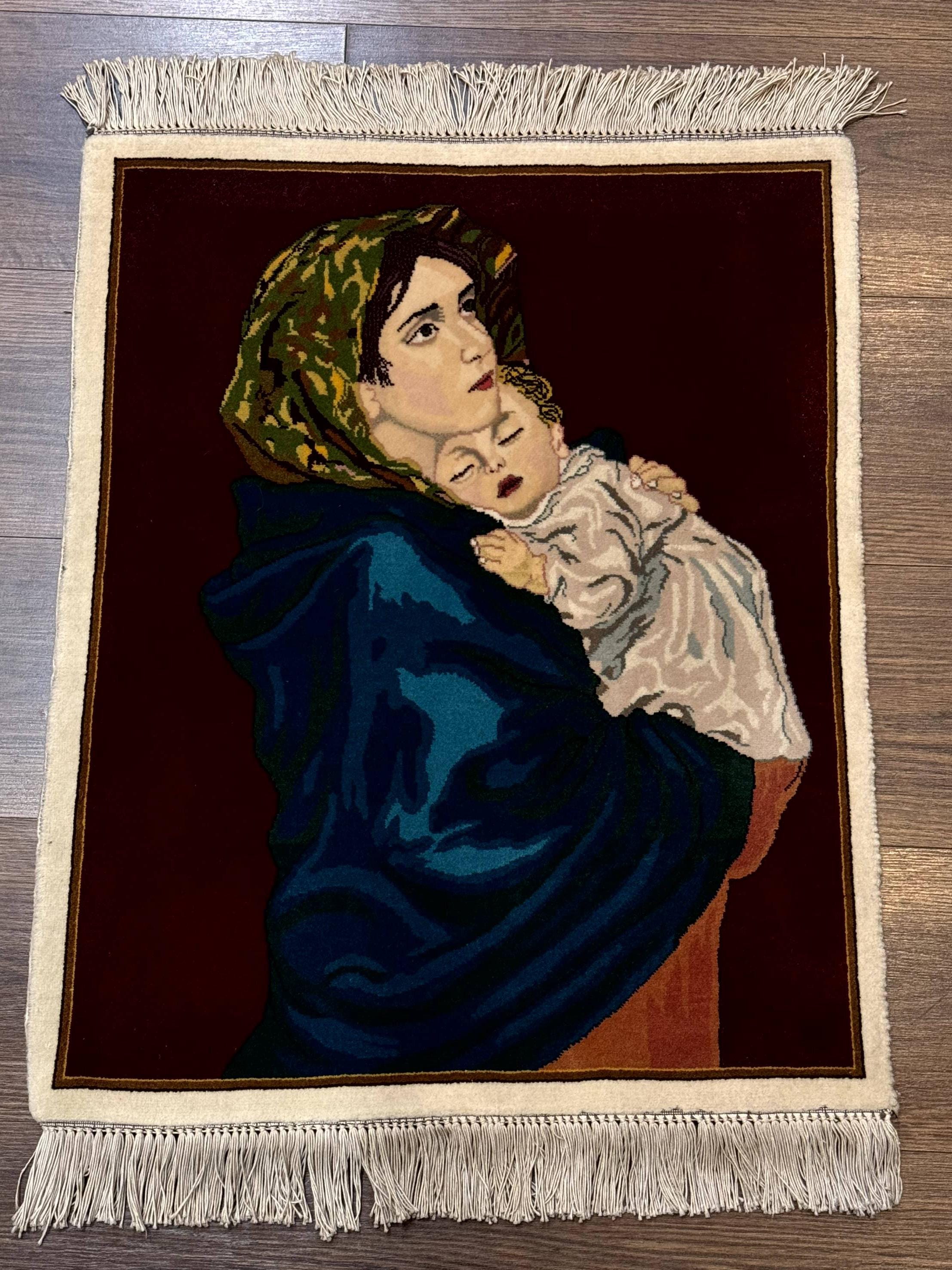 小さなペルシャ絵画絨毯 2x2、子供を抱く母親、非常に上質な340 KPSI