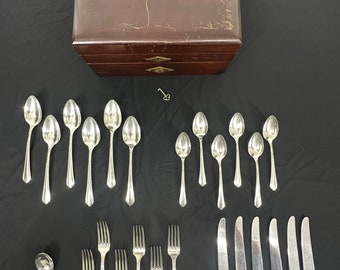 25pc Silver Plated Flatware Set 6 Place Settings, June Pattern by Oneida. It’s from their Tudor line, also called Nursery Pattern