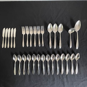 30pc Silver Plated Flatware Set, Patrician pattern by Oneida.