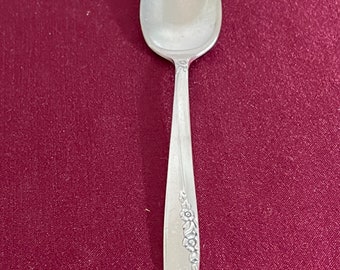 Details about   Vintage Oneida LTD 1881 Rogers Lilac Time Silverplate Youth Fork and Spoon 
