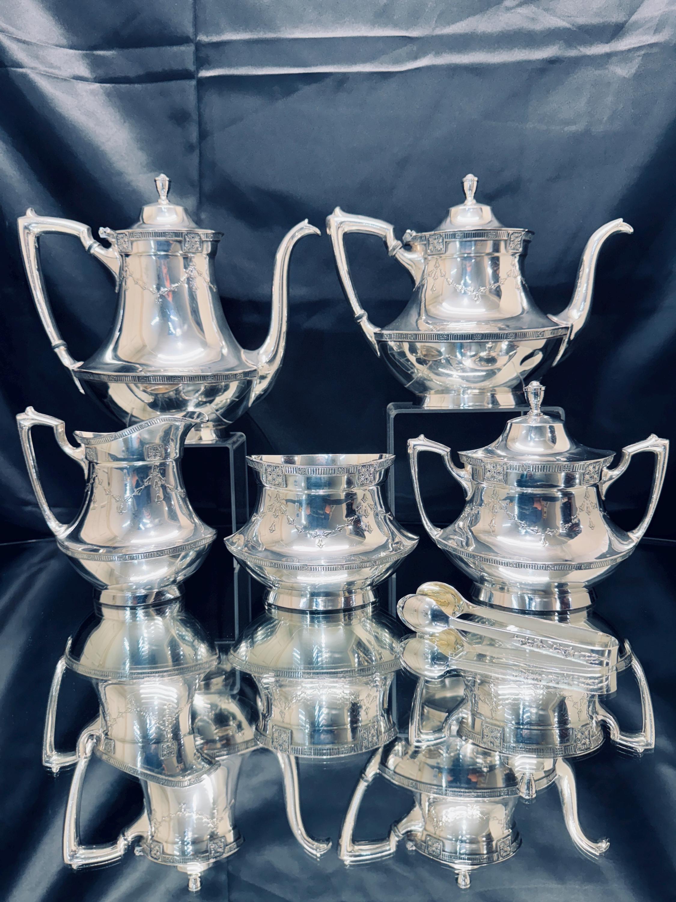 Zestaw do kawy i herbaty w stylu art déco posrebrzany: Wallingford 5 elementów z szczypcami