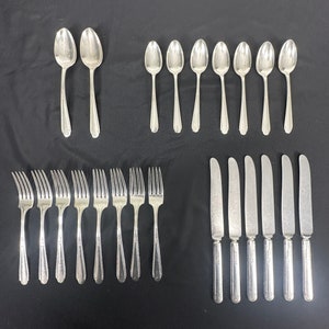 23pc Silver Plated Flatware Set, Admiration pattern. It&#39;s an old Wm Rogers pattern made under the International Silver