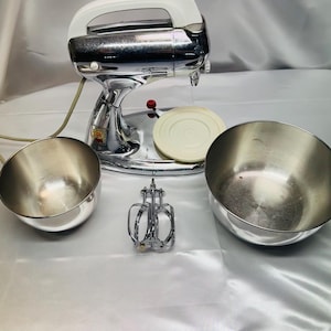 Hamilton Beach Stainless Steel Stand Mixer, Model 8FM-127A, in working order. Including two mixing bowls.