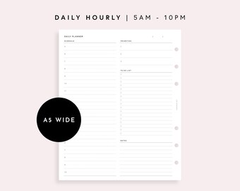 Puede incluir: Una hoja de agenda diaria blanca con texto negro que incluye un horario de 5 a. m. a 10 p. m., una sección de prioridades, una lista de tareas con casillas de verificación y una sección de notas. Tiene seis agujeros y la etiqueta A5 WIDE.