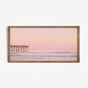 Utskrivbart panoramafoto av kusten, DIGITAL NEDLADDNING - rosa strandhusdekor, svartvit kustväggkonst