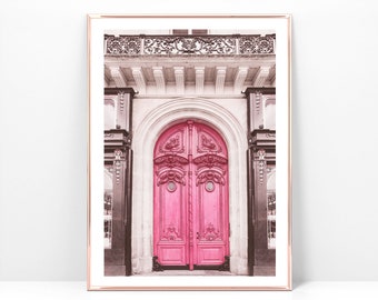 Ladda ner utskrivbart foto Rosa Parisdörr, digitalt konsttryck av fransk arkitektur, elegant europeisk inredningsaffisch, pastellrosa ornamenttryck