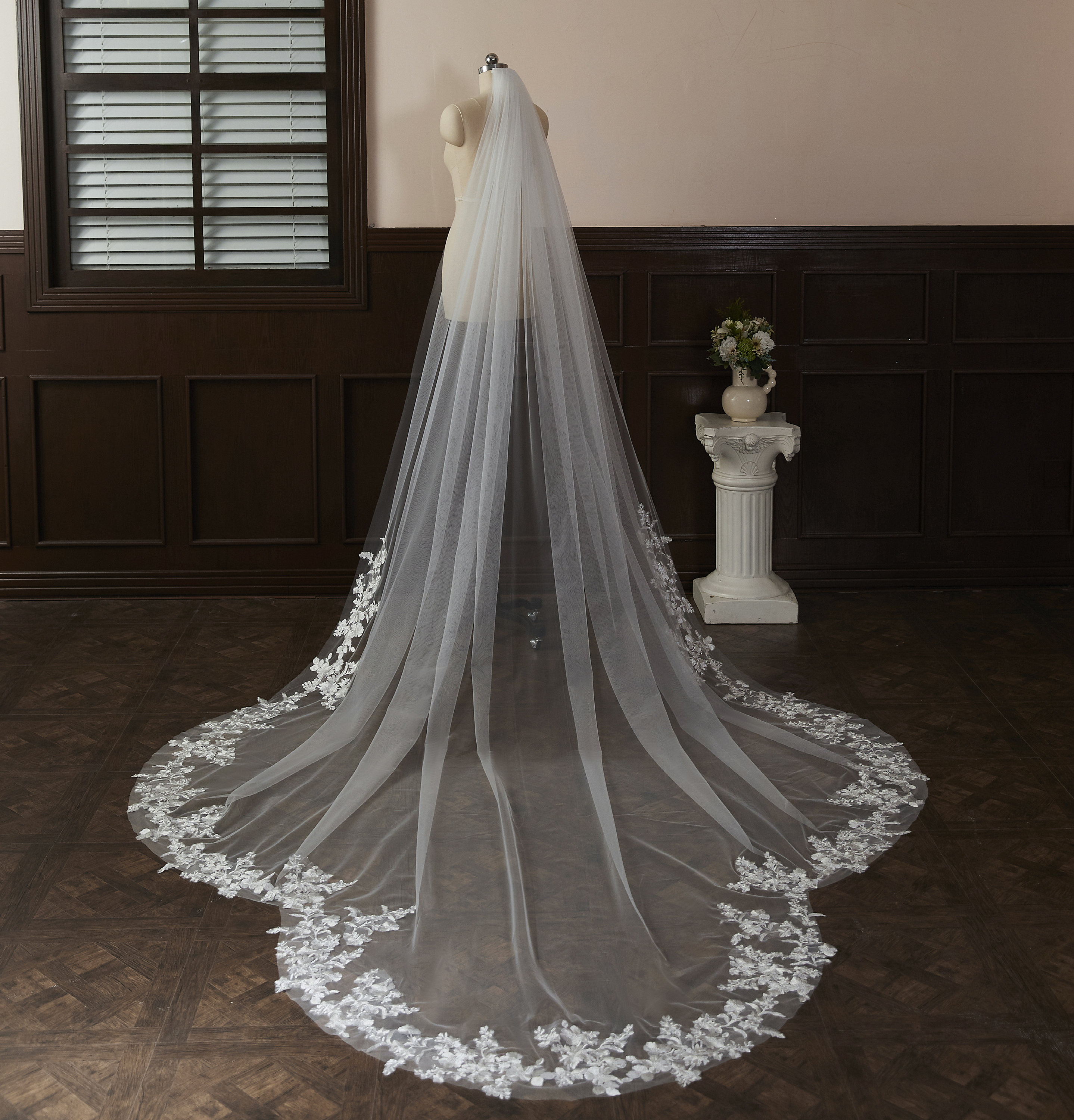Scalloped Lace Veil, Scalloped Veil, Cathedral Wedding Veil, Lace Bridal Veil, Flower Wedding Veil, Celestial Flower Lace Embroidery Veil