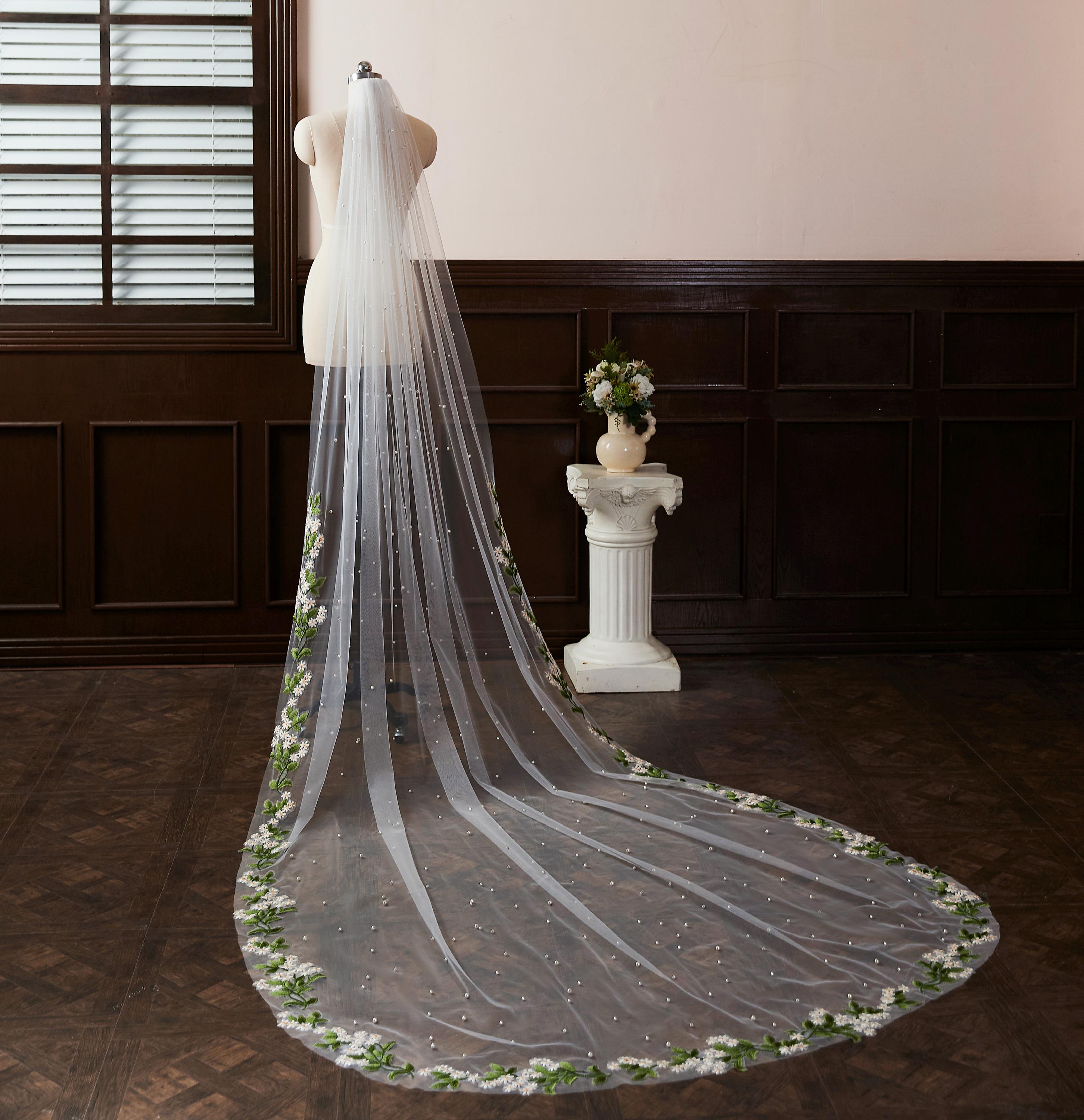 Green lace embroidery cathedral veil Two Layered Emerald Green Wedding Veil Floral Lace Cathedral  main image 4