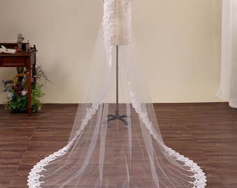 Romantic Floral Lace Trim Cathedral Veil, Sheer Tulle Bridal Veil with Lace & Appliques, Vintage-Inspired Mantilla Wedding Veil with Comb