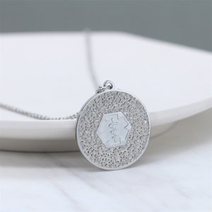 Aangepaste medische waarschuwingsketting voor vrouwen, gratis gravure Gepersonaliseerde allergie-identificatie dog tag medische ID diabetes sieraden
