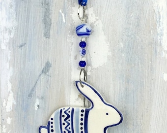 Decoración de conejito azul y blanco - Pascua
