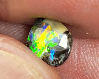 1.25cy. Boulder opal. Natural opal. Australian opal. 8x7mm.