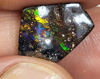 4.05ct. Boulder opal. Natural opal. Australian opal. 15x12mm.