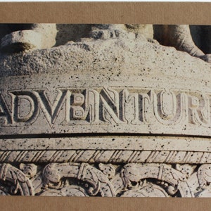 Aventura espera! Cartão de notas DC Monument 5x7
