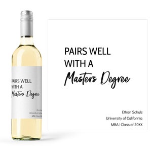 Se marie bien avec une étiquette de vin de fin d’études | Diplôme d’études collégiales | de la génération Z Fête de remise des diplômes minimaliste En faveur