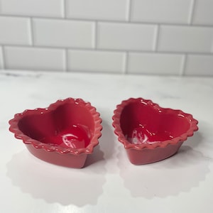 Valentine's gift, Valentine's decor, Valentine's dish, Candy Dish, resin painted, red/white, heart-shaped dish, jewelry/trinket dish