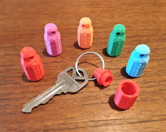 Pequeño frasco de pastillas para llavero o collar, tapa de rosca.