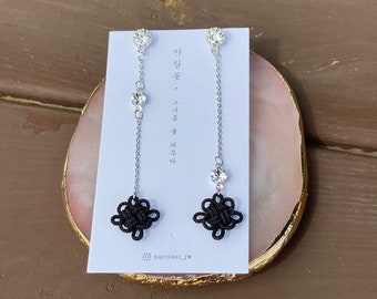 Traditionelle koreanische Knoten Ohrringe / K HANBOK Schmuck / hypoallergene Titanium Ohrstecker / Blumen Ohrringe / KPop Dämon
