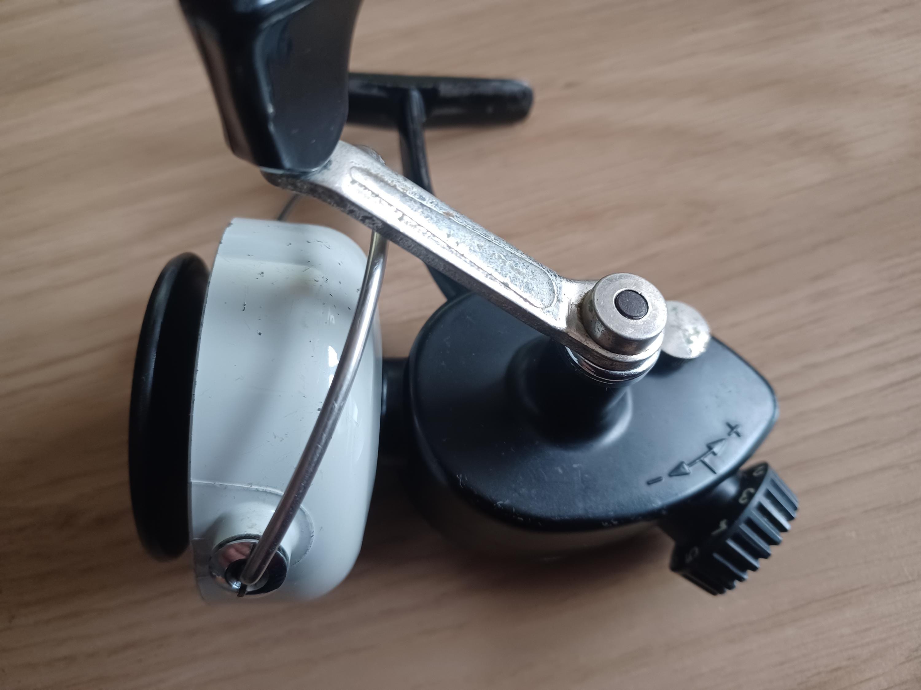 50 size baitcasting reel Abu Garcia Beast 200 Low Profile Reel BST200LP-L