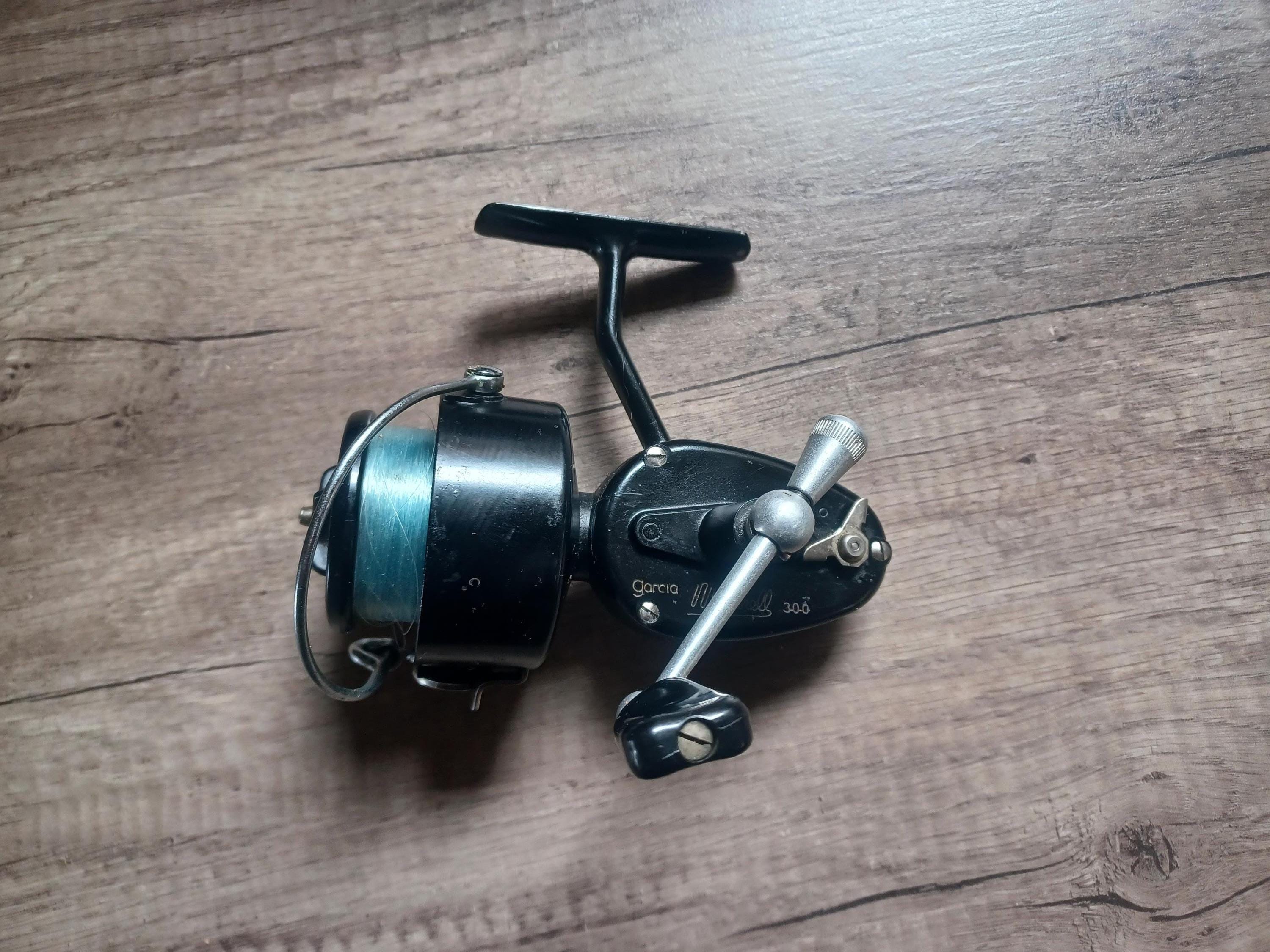 Moulinet De Pêche Vintage Mitchell 300 Avec 2 Bobines De Rechange Et