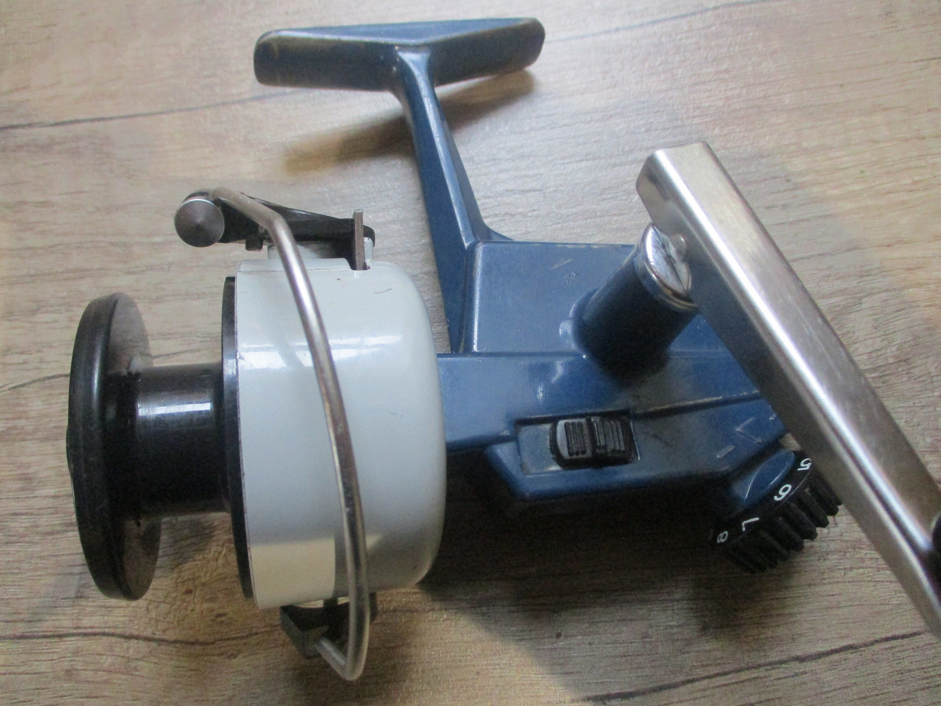 A Very Good Vintage 1970's Abu Cardinal 40 Spinning Reel Made In Sweden (2)